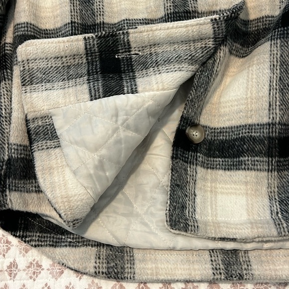 Garage Cream Black Gray Plaid Vicinity Oversized Quilted Shacket Size Medium - Picture 6 of 12